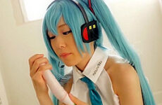 HATSUNE MIKU COSPLAY